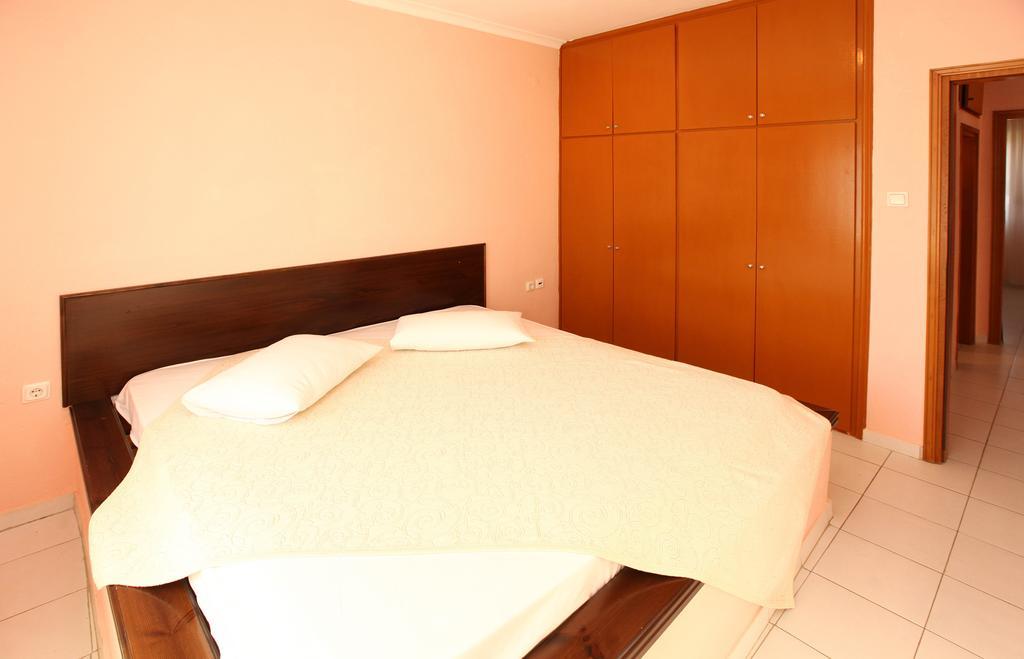Amarilia Aparthotel Skala Rachoni  Exterior photo